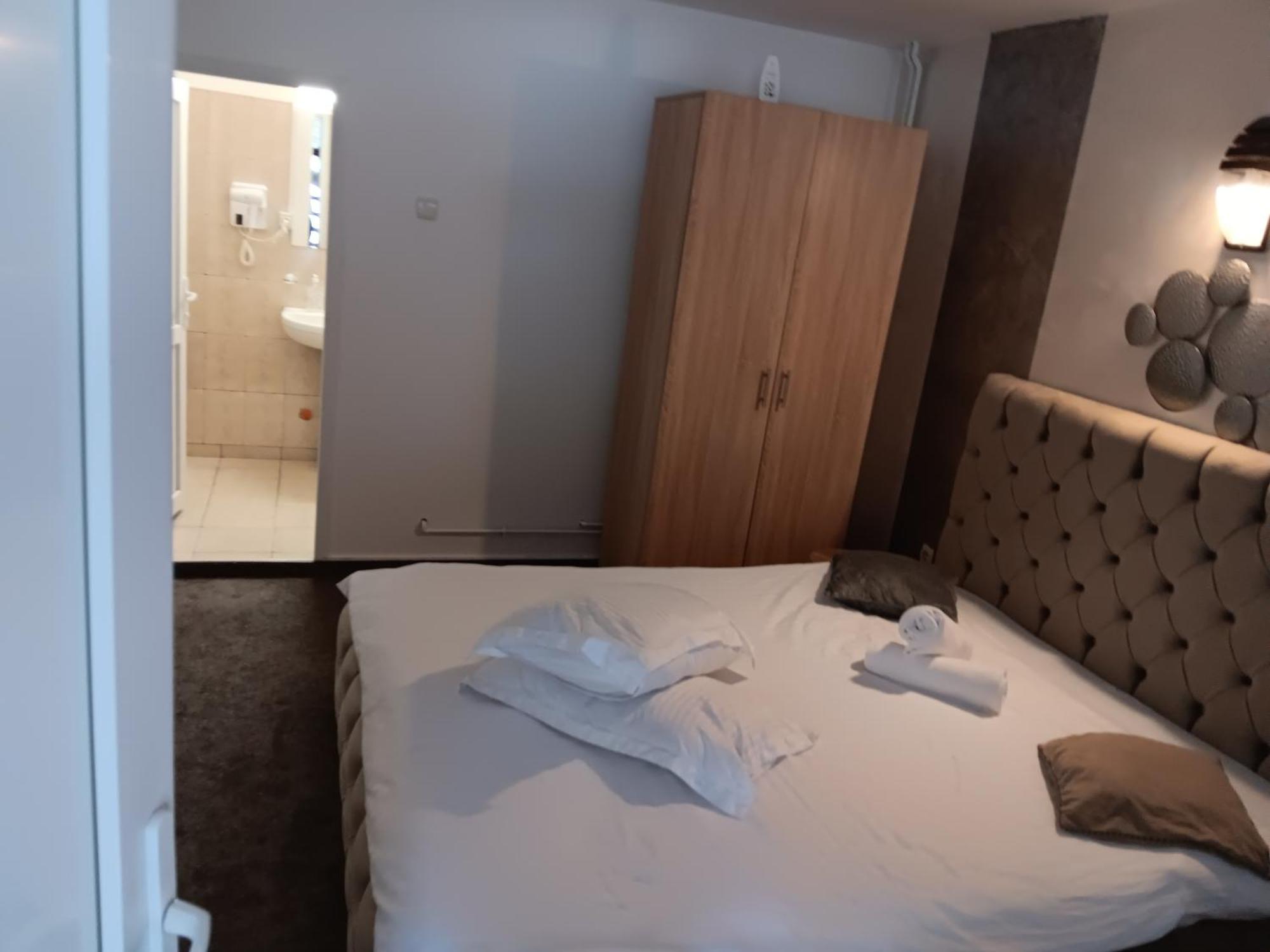 La Protap Calimanesti Hotell Exteriör bild