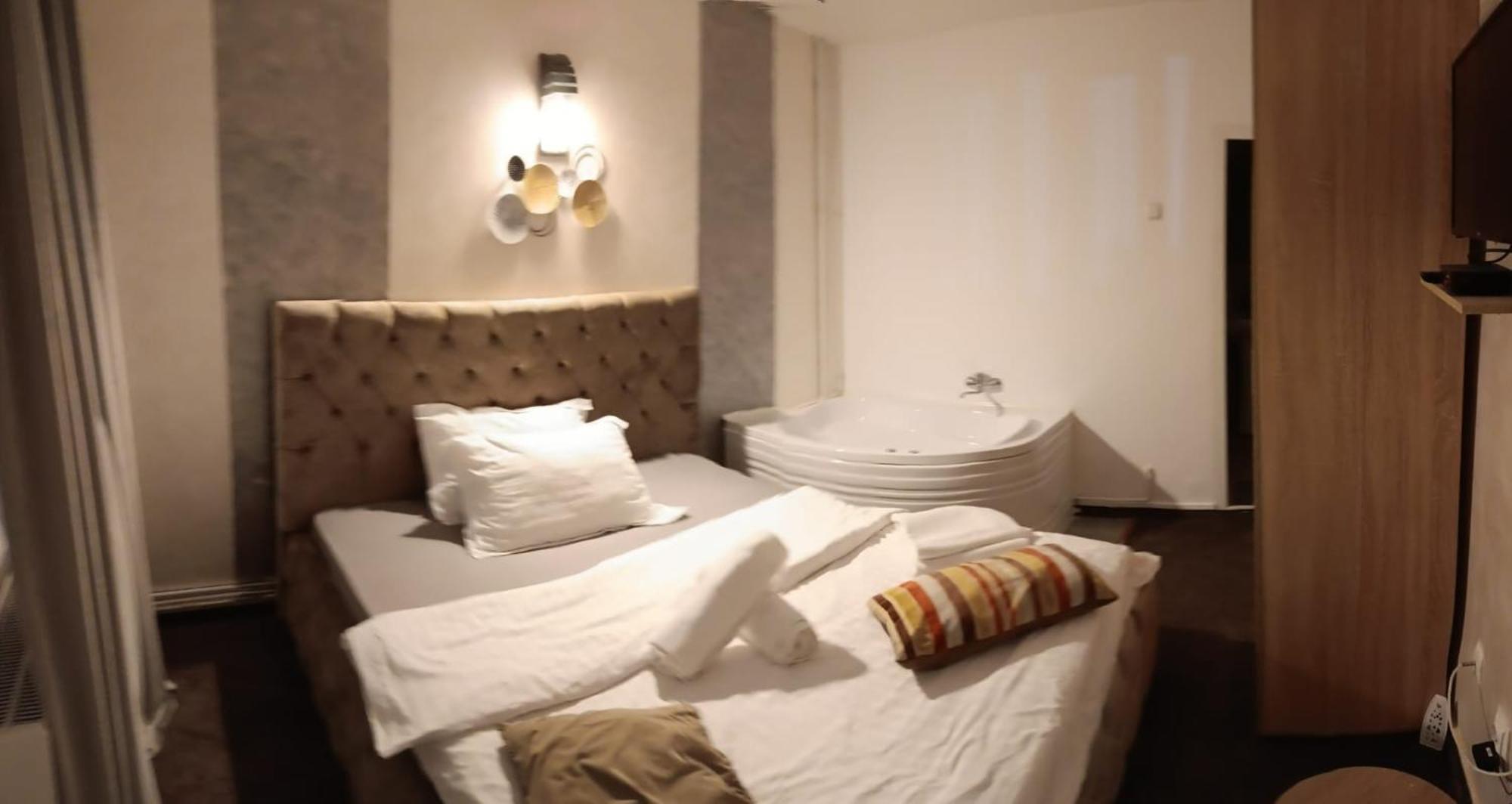 La Protap Calimanesti Hotell Exteriör bild
